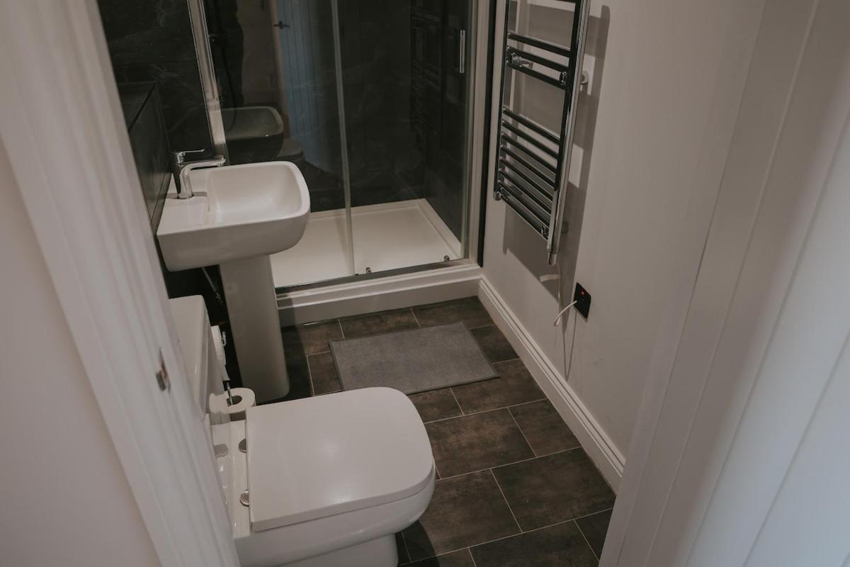 Spacious Second Floor Apartment, Fourth Avenue